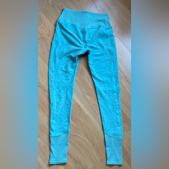 Alo Yoga High-Waist Alosoft Lounge Legging in Heathered Blue Quartz - Picture 6 of 8